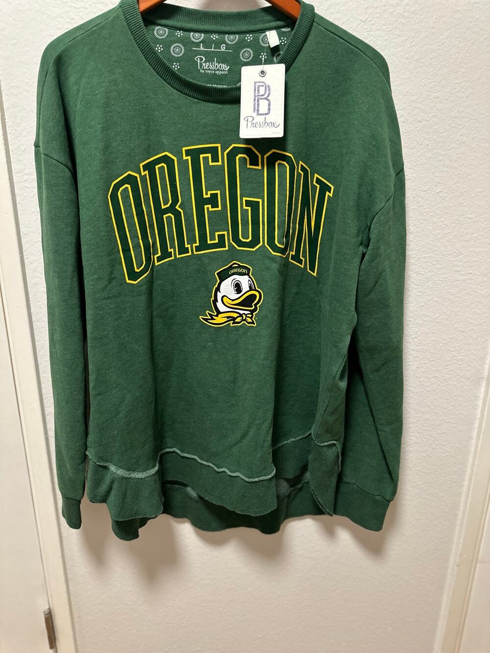 Oregon Ducks Women’s New Pressbox Oversized Crewneck Sweatshirt, Size Large